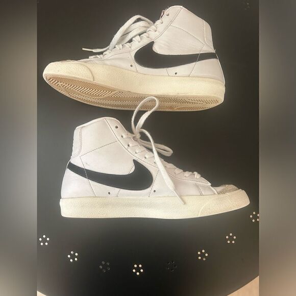 Nike | Blazer Mid '77 in White Sail | 8.5 - Picture 4 of 10